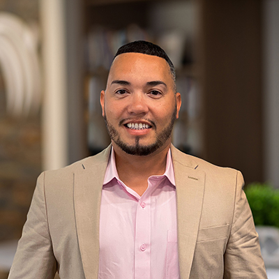 Headshot image of Jorge Flores